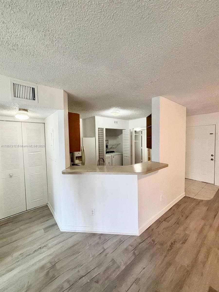 SUMMER LAKE · #106 in Oakland Park - Photo 4