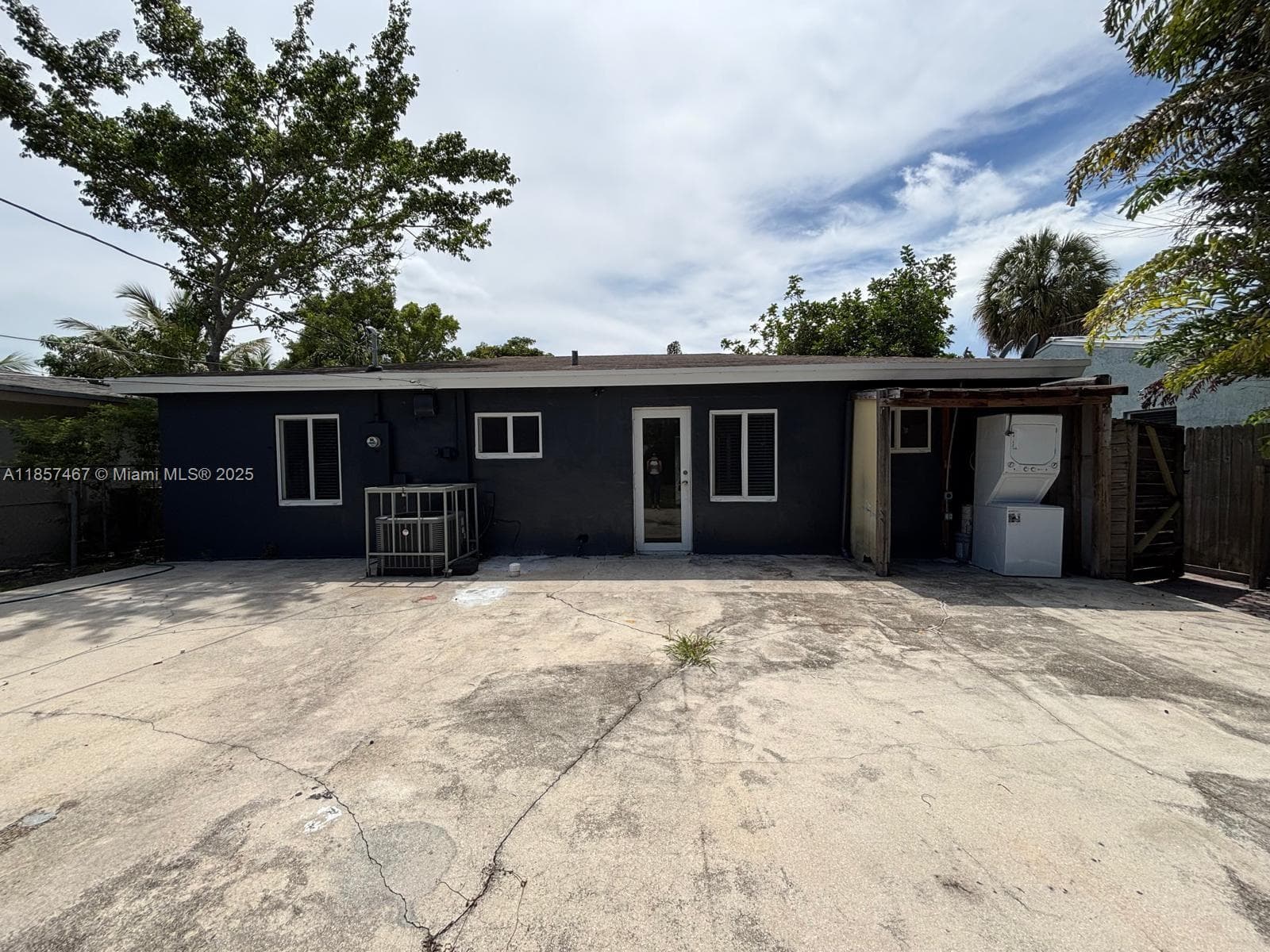 1608 NW 7th Ave photo 22