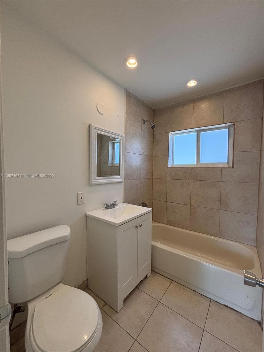 1608 NW 7th Ave photo 8