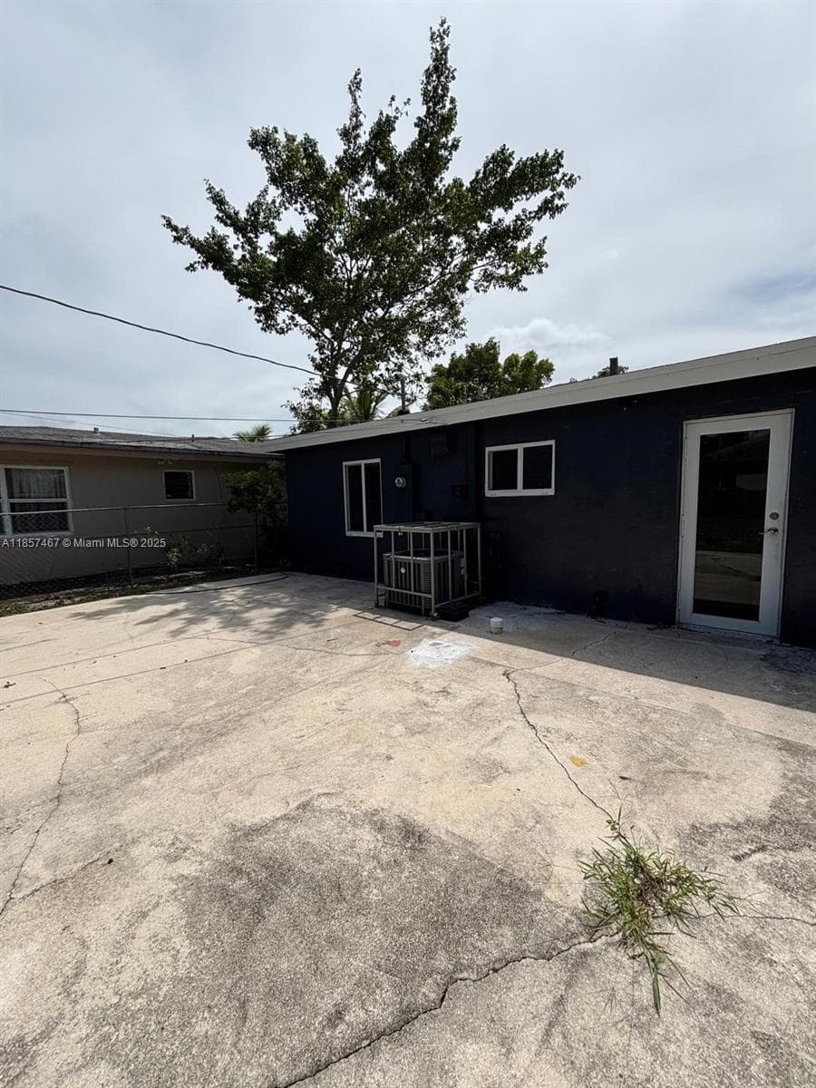 1608 NW 7th Ave photo 21