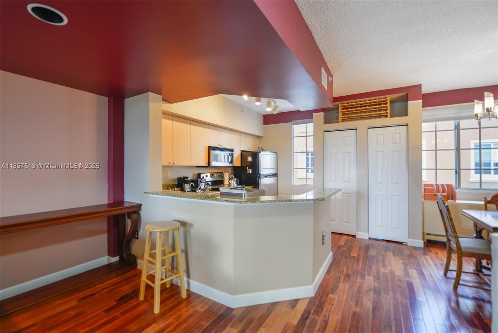 2811 NE 185th St #801 photo 9