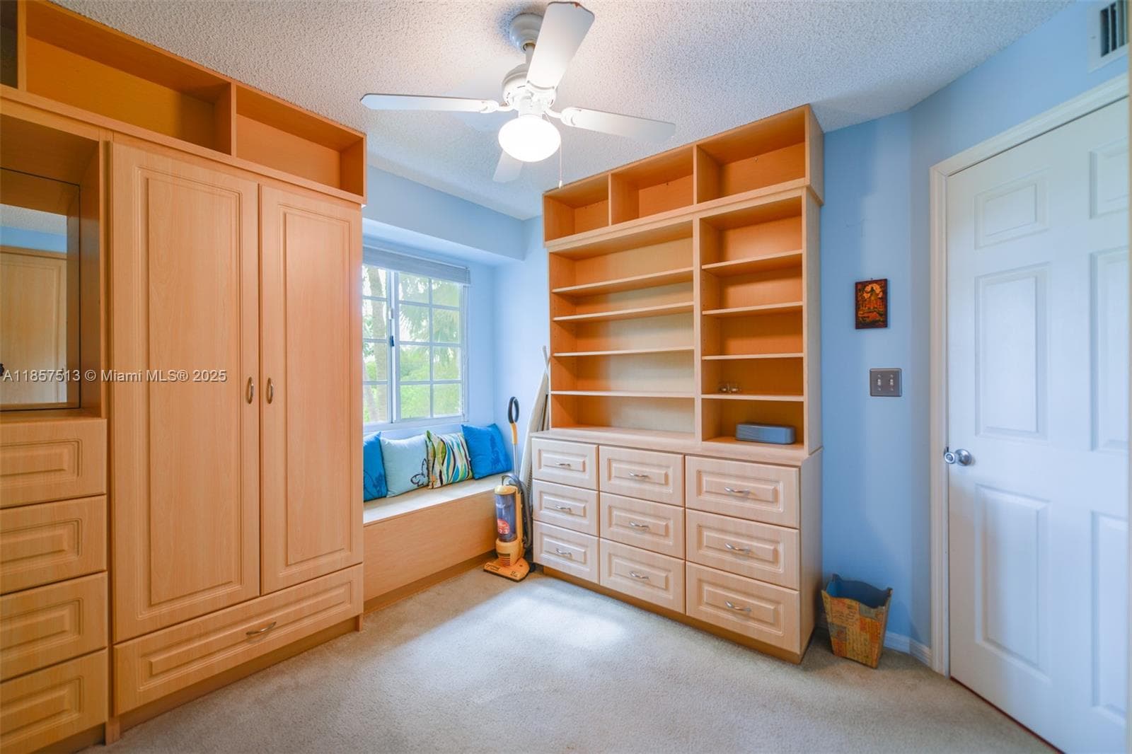 2811 NE 185th St #801 photo 24