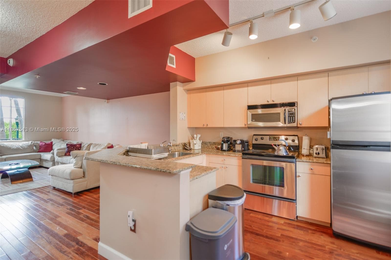 2811 NE 185th St #801 photo 11