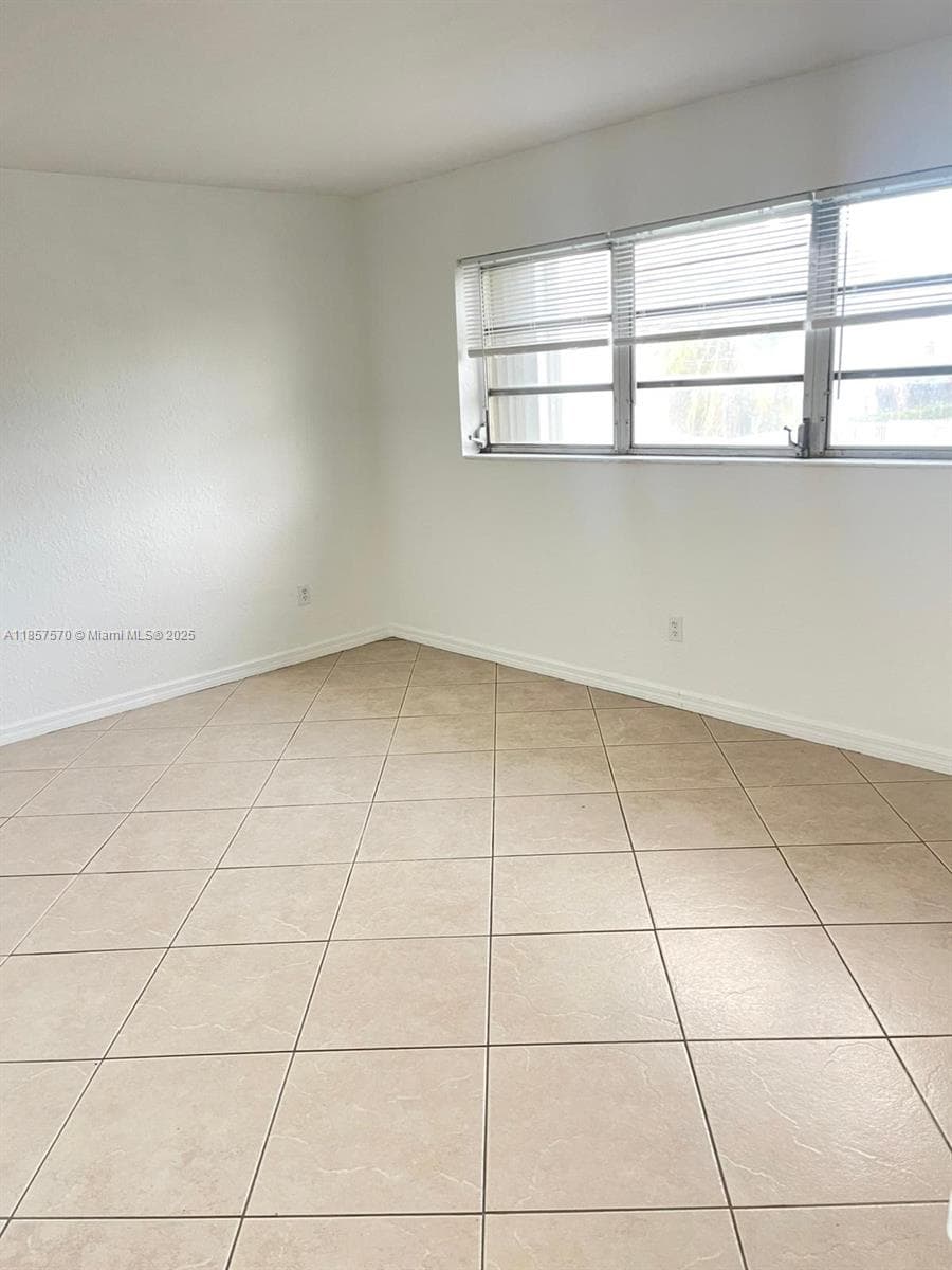 7410 SW 82nd St unit k202 photo 5