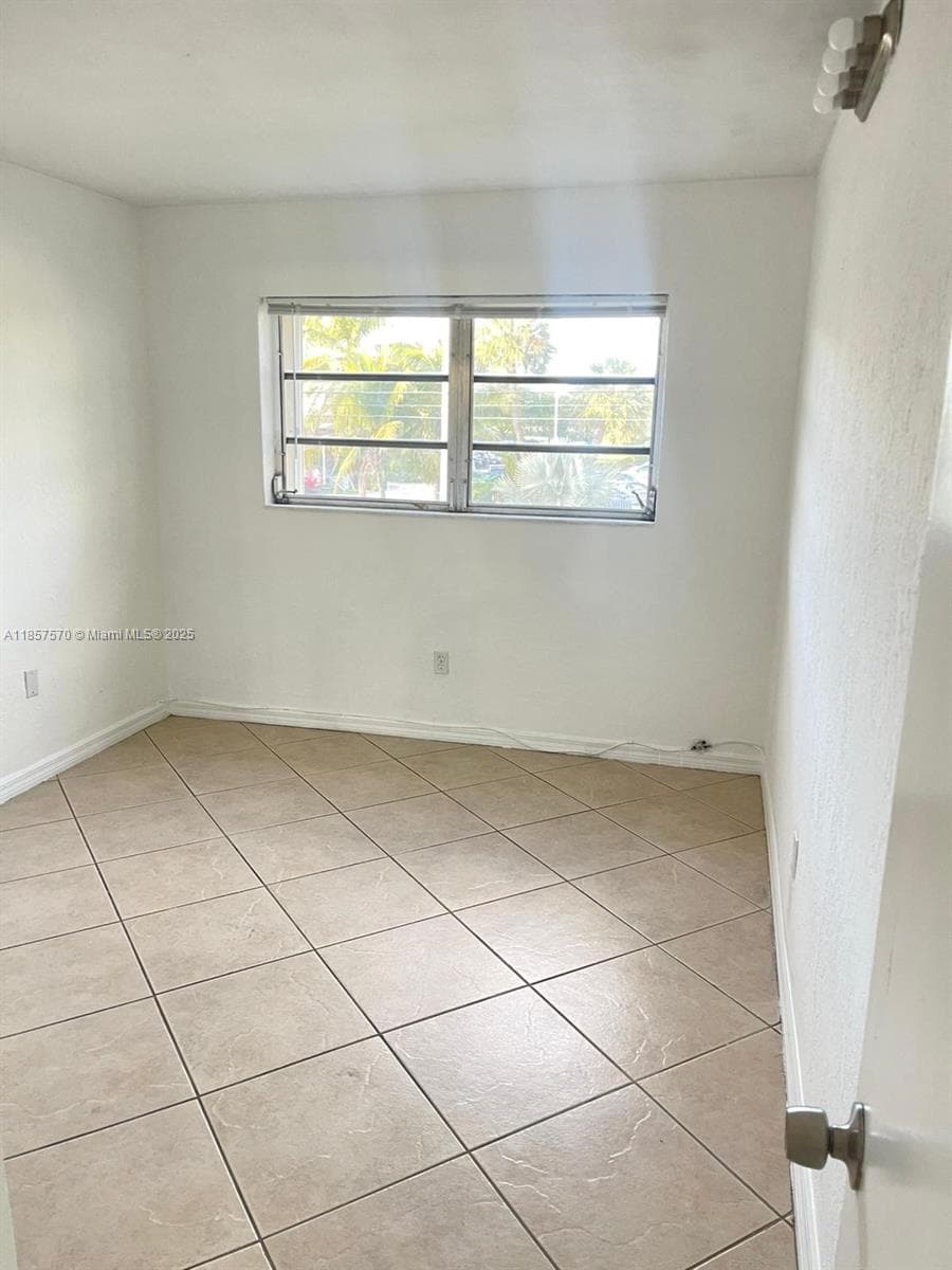 7410 SW 82nd St unit k202 photo 10