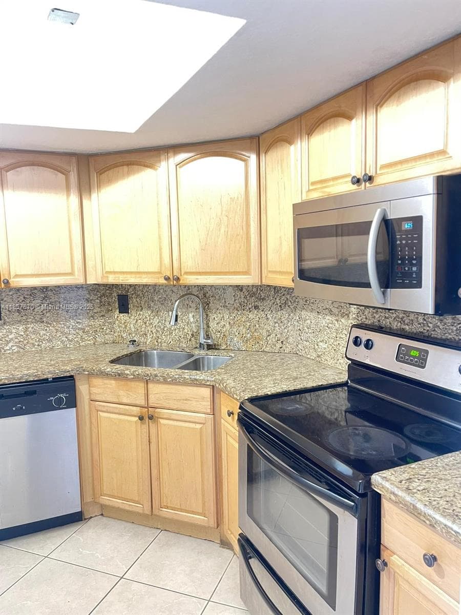 7410 SW 82nd St unit k202 photo 4