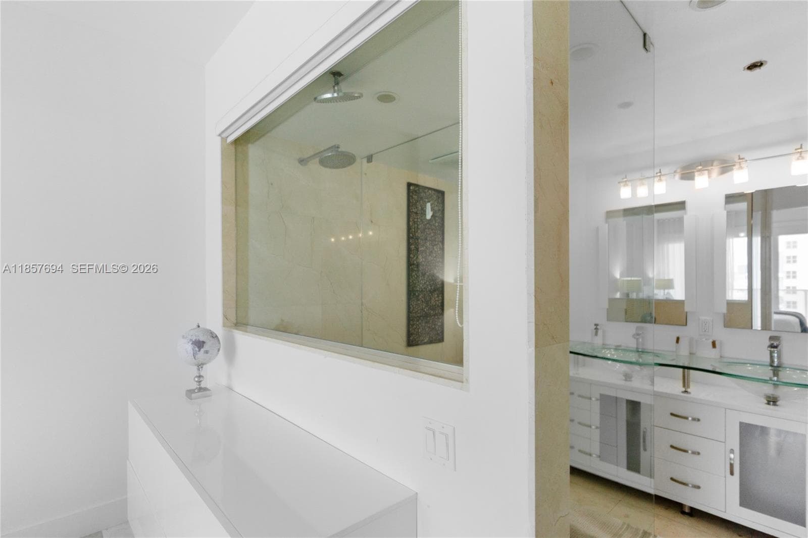 The Decoplage · #PH14 in Miami Beach - Photo 17