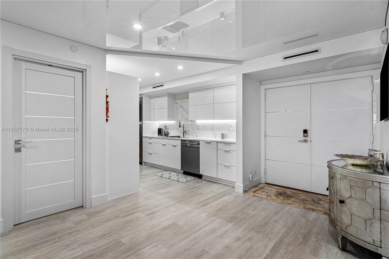 HILLSBORO OCEAN CLUB · #202 in Hillsboro Beach - Photo 10