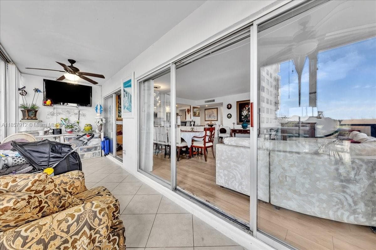Hillcrest East · #411 in Hollywood - Photo 27