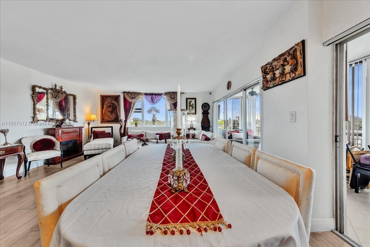 Hillcrest East · #411 in Hollywood - Photo 6