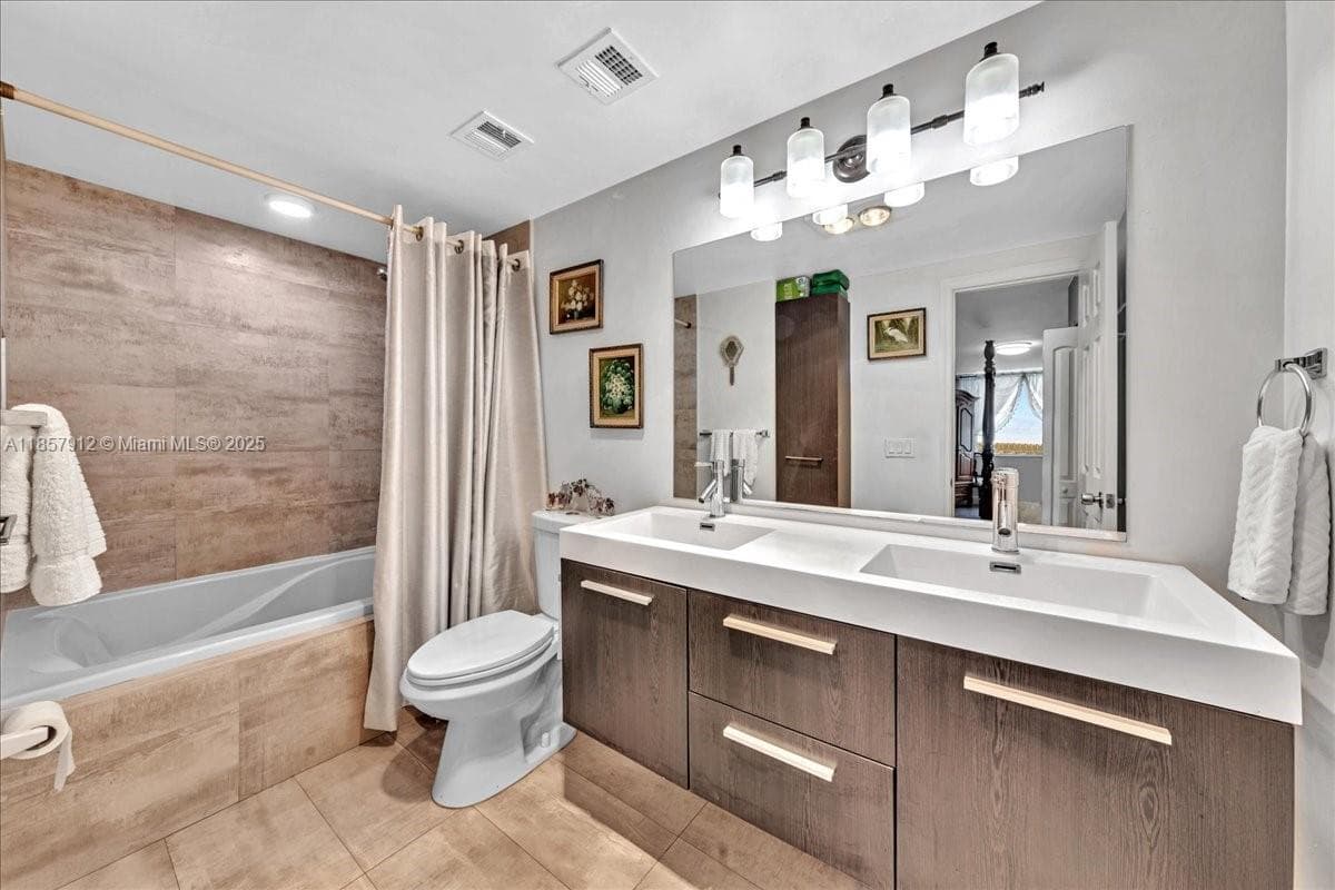 Hillcrest East · #411 in Hollywood - Photo 47