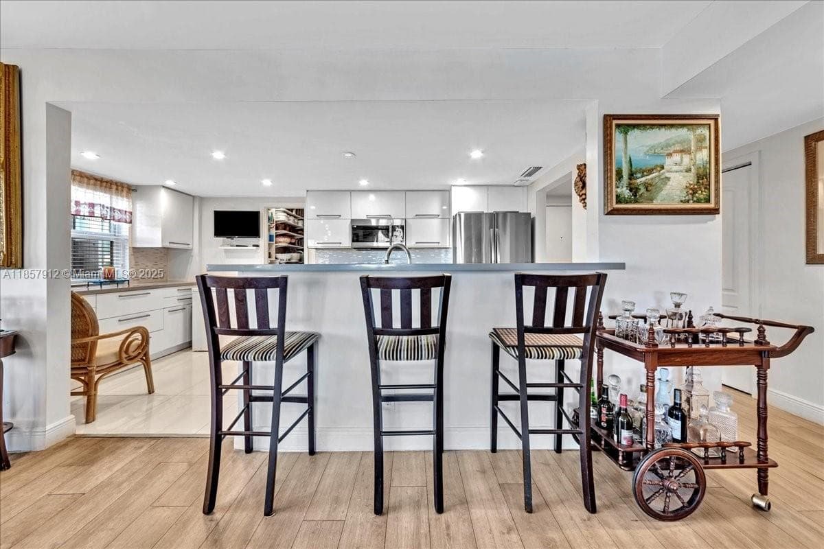 Hillcrest East · #411 in Hollywood - Photo 12