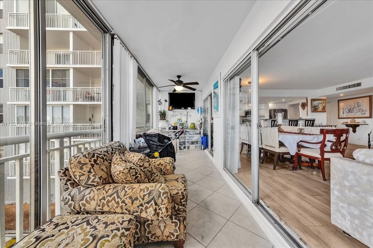 Hillcrest East · #411 in Hollywood - Photo 26
