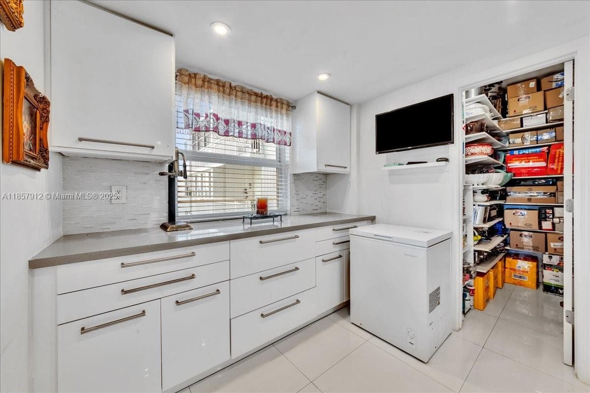 Hillcrest East · #411 in Hollywood - Photo 22