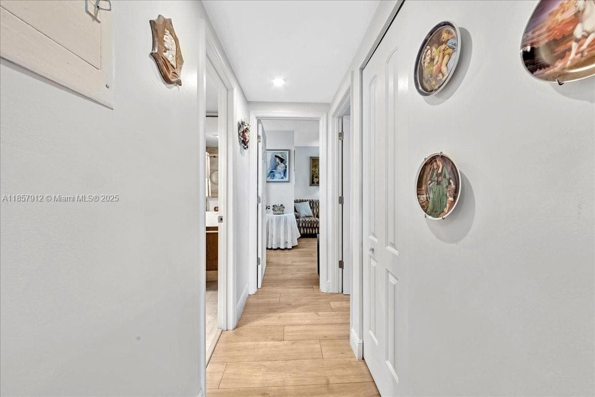 Hillcrest East · #411 in Hollywood - Photo 32