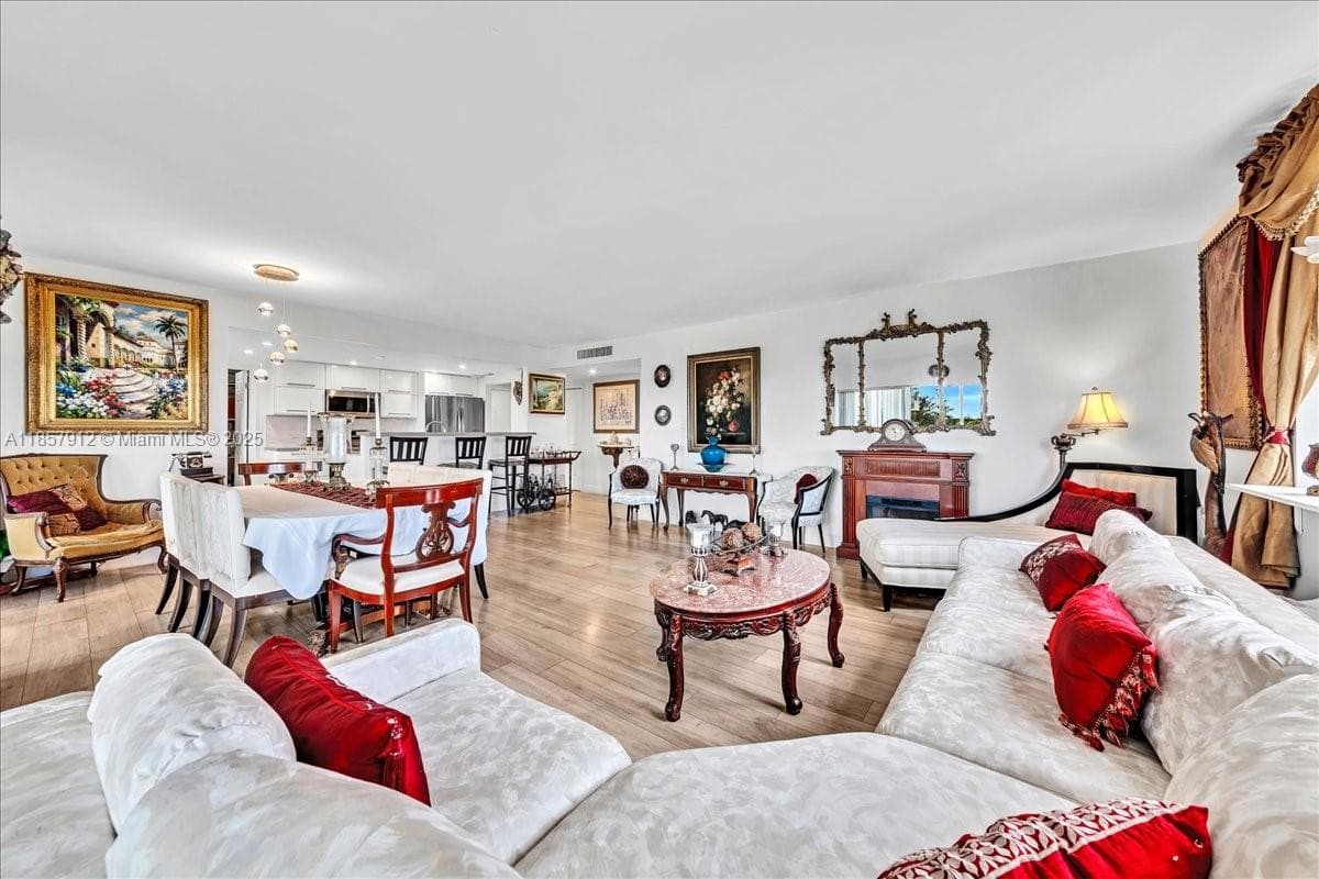 Hillcrest East · #411 in Hollywood - Photo 1