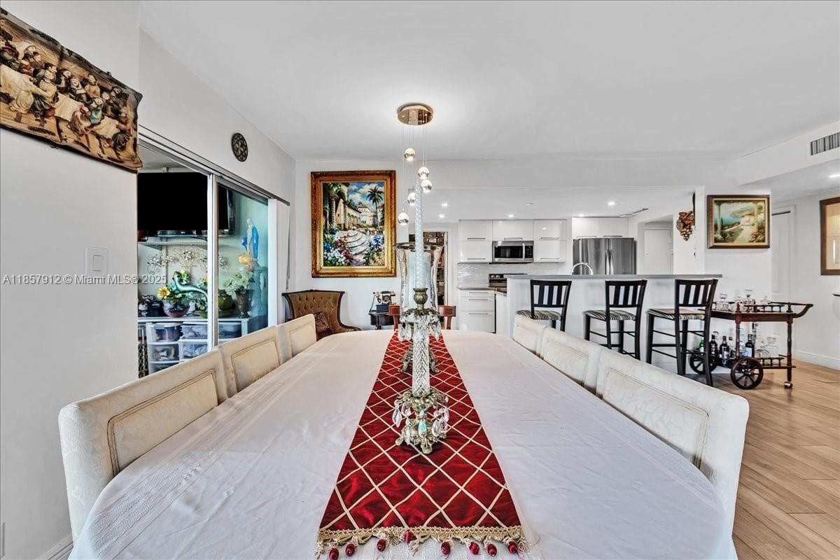 Hillcrest East · #411 in Hollywood - Photo 9