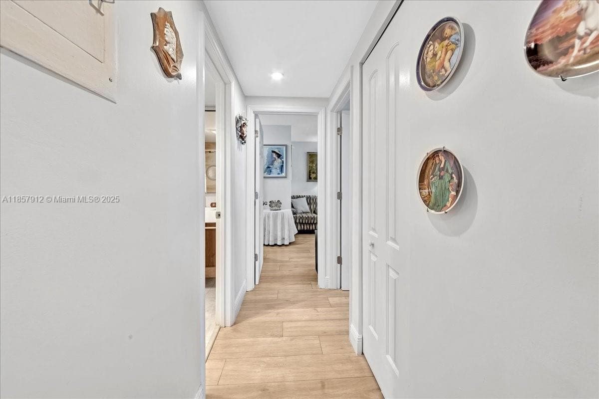 Hillcrest East · #411 in Hollywood - Photo 30