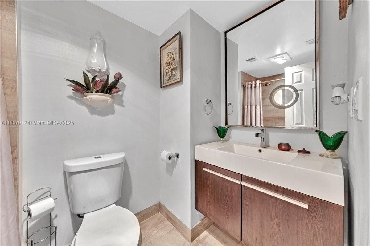 Hillcrest East · #411 in Hollywood - Photo 33
