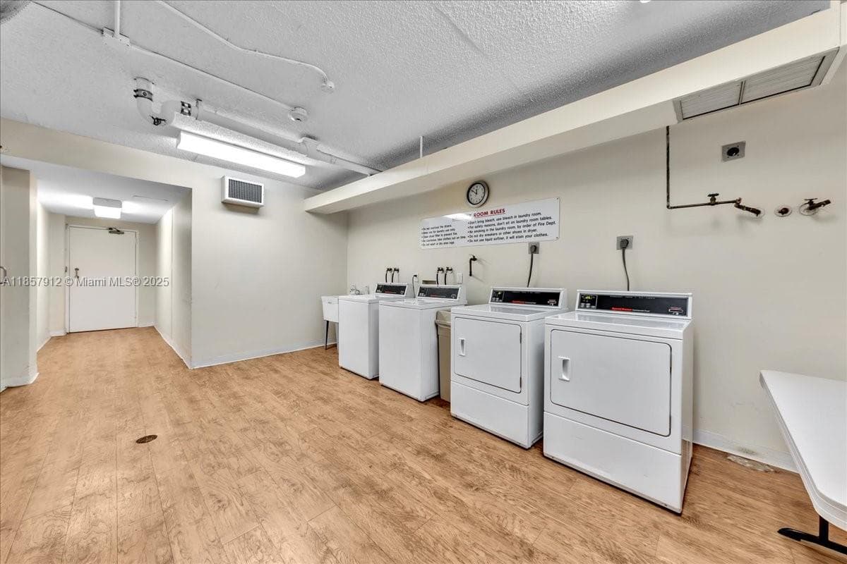 Hillcrest East · #411 in Hollywood - Photo 48