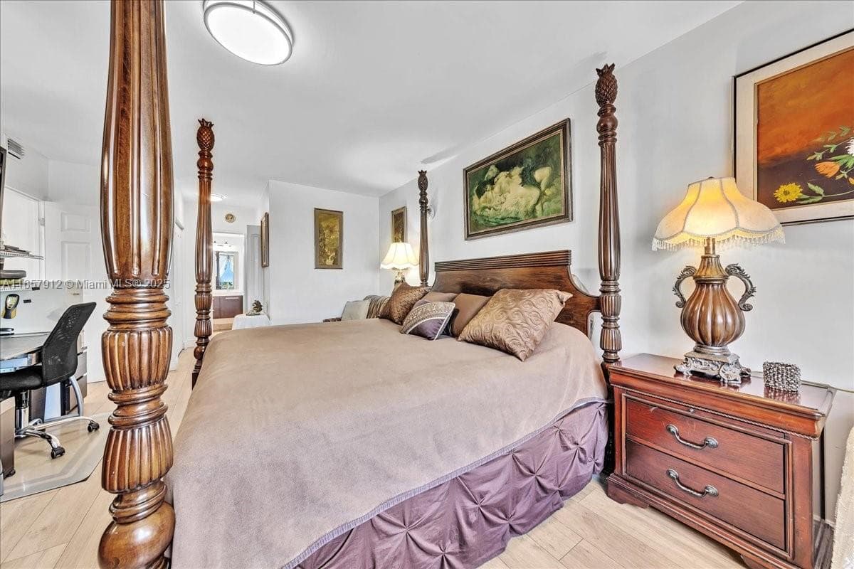 Hillcrest East · #411 in Hollywood - Photo 39