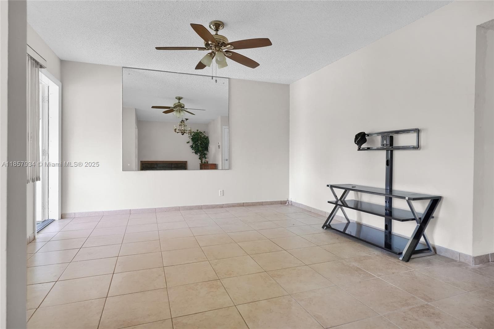 BEVERLY HILLS CONDO NUMBE · #I205 in Hollywood - Photo 3