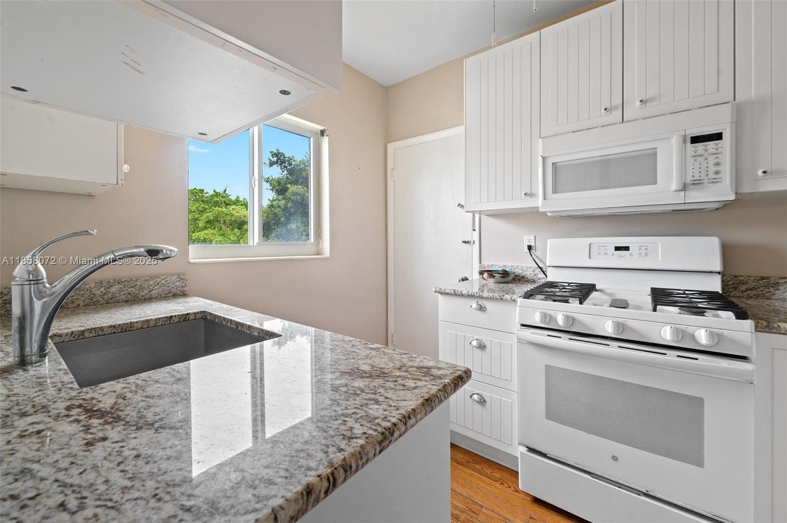 HARBOR POINT CONDO · #12 in Bay Harbor Islands - Photo 9
