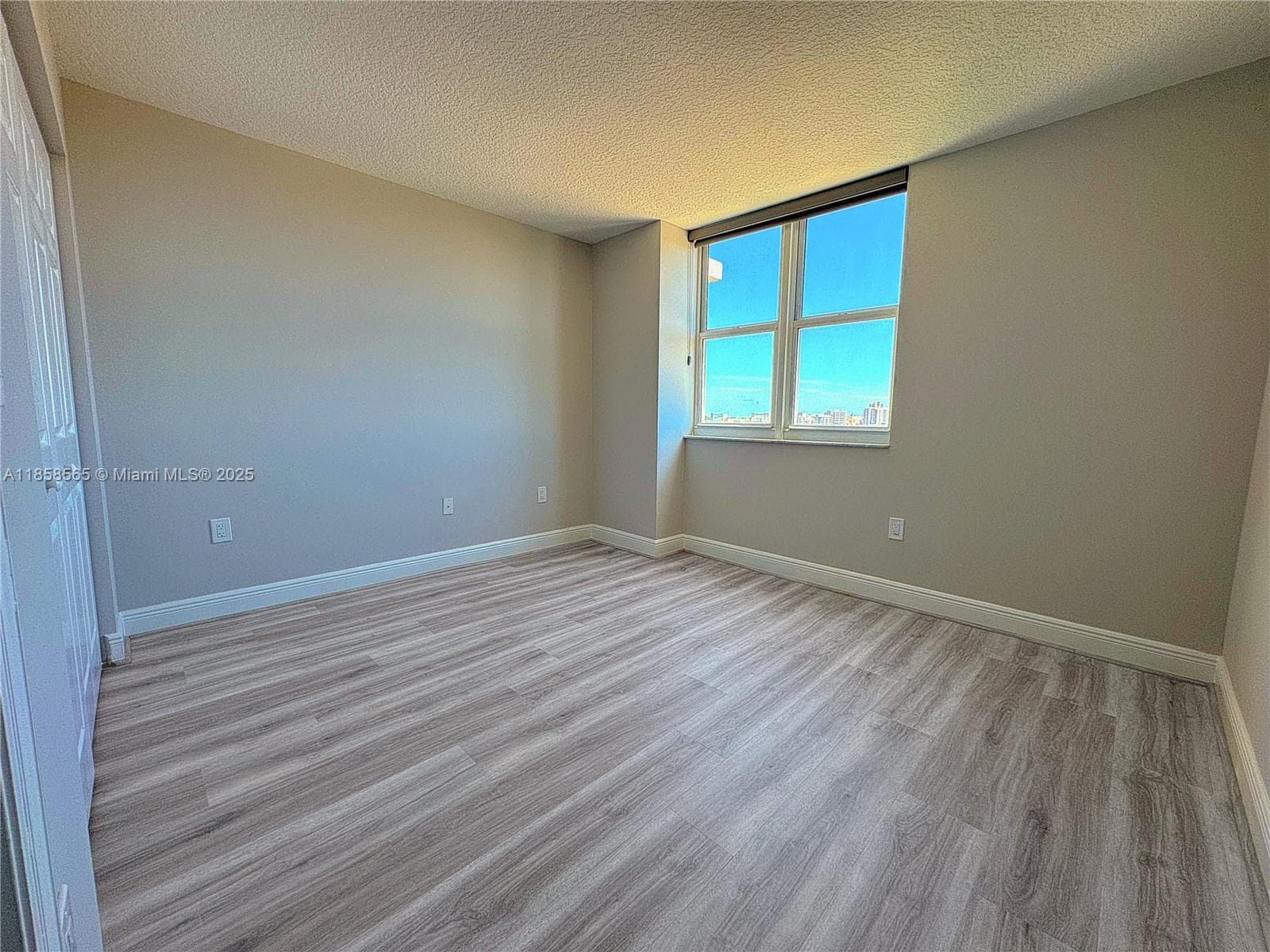 THE ASTON CONDO · #816 in Miami - Photo 7
