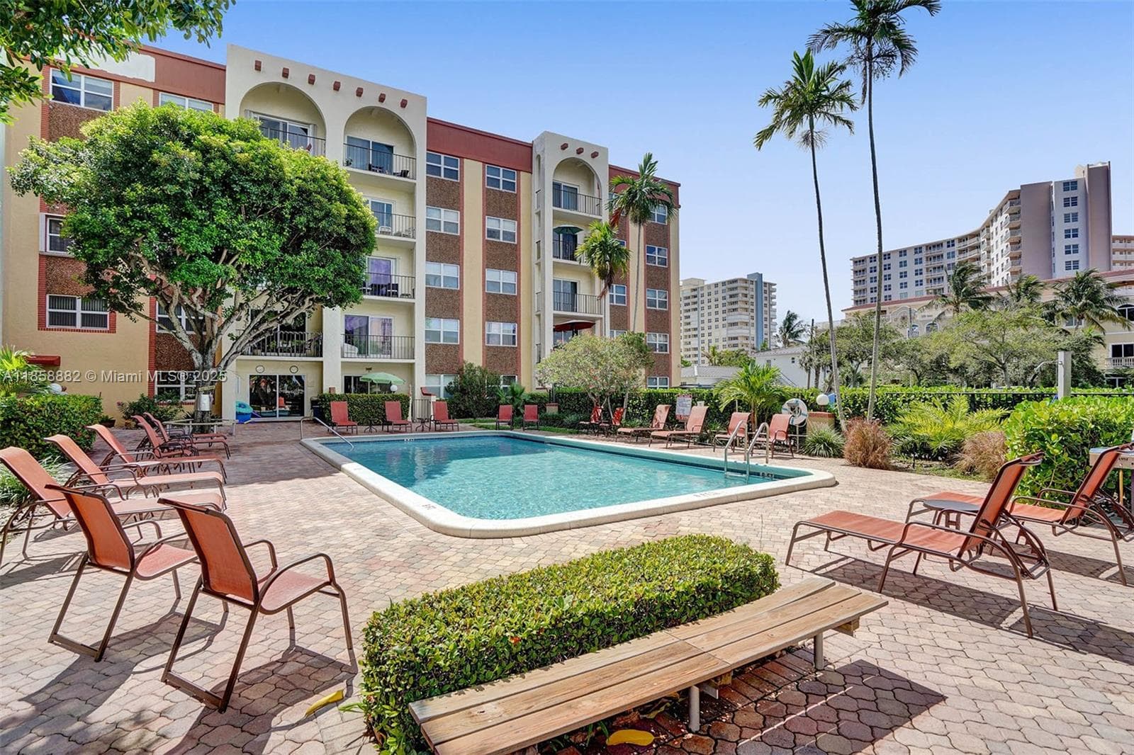 LADO DEL RIO CONDO · #104 in Pompano Beach - Photo 2