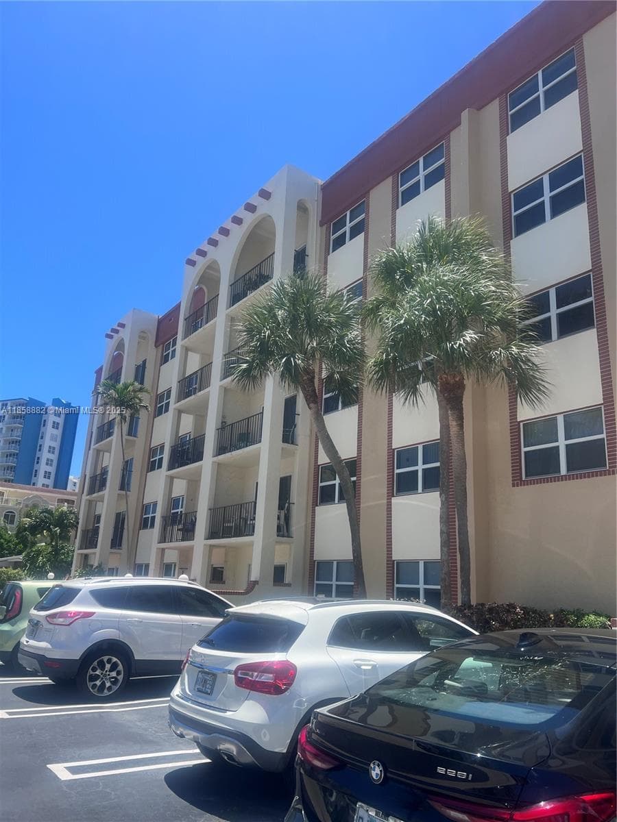 LADO DEL RIO CONDO · #104 in Pompano Beach - Photo 38