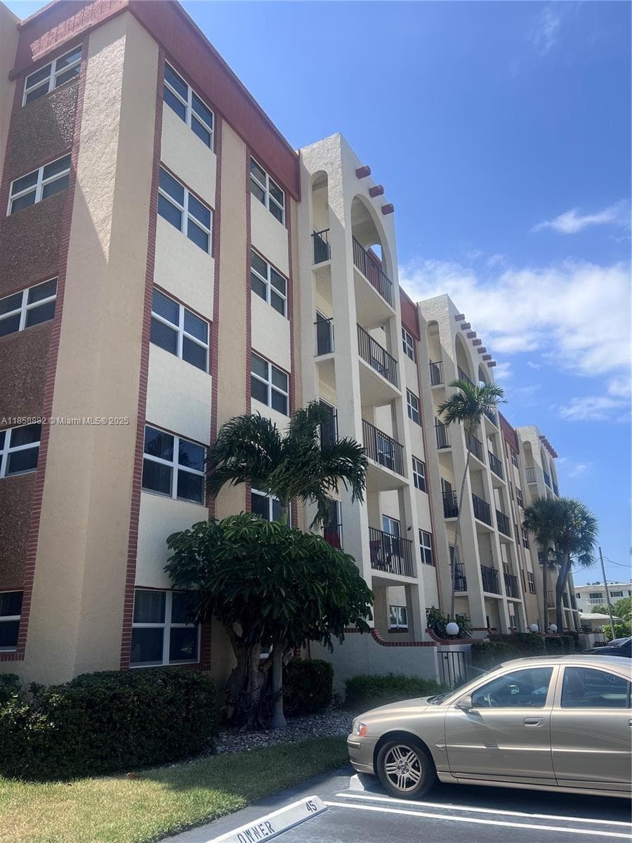 LADO DEL RIO CONDO · #104 in Pompano Beach - Photo 21
