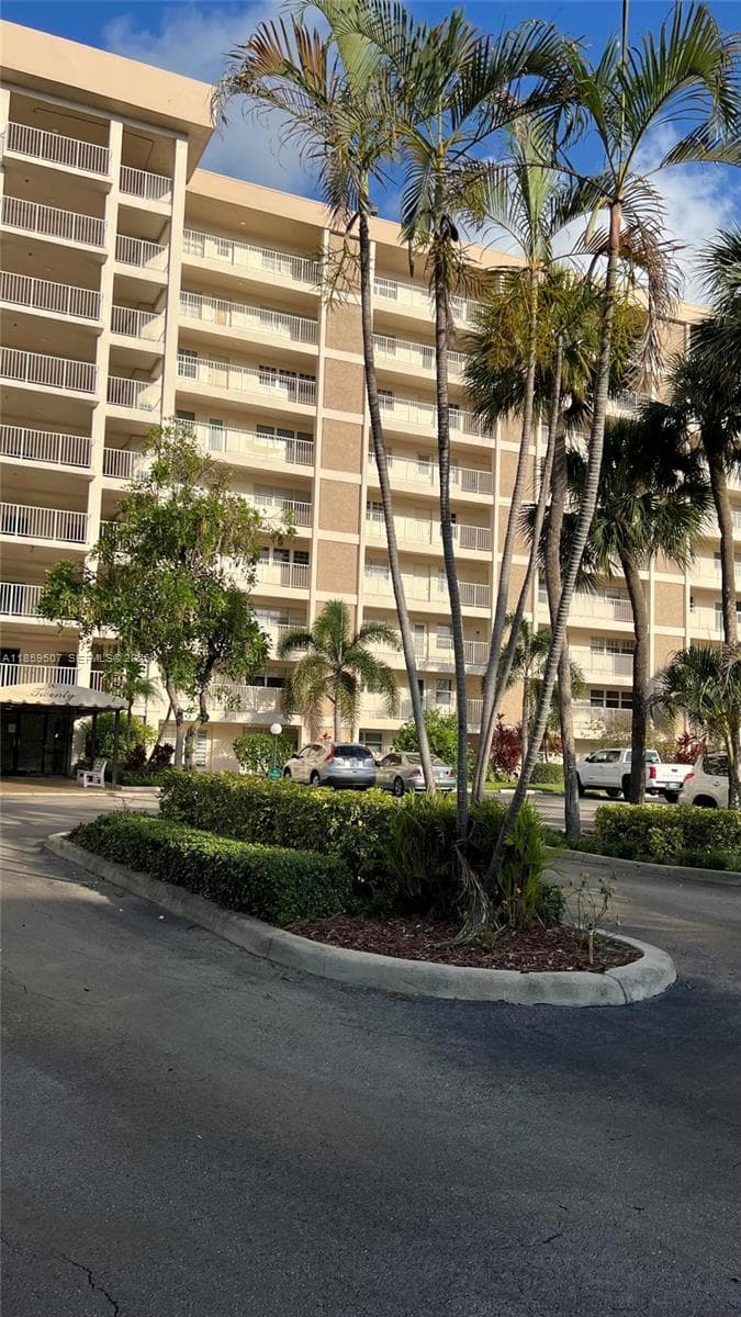 NO 20 PALM-AIRE COUNTRY C · #403 in Pompano Beach - Photo 1