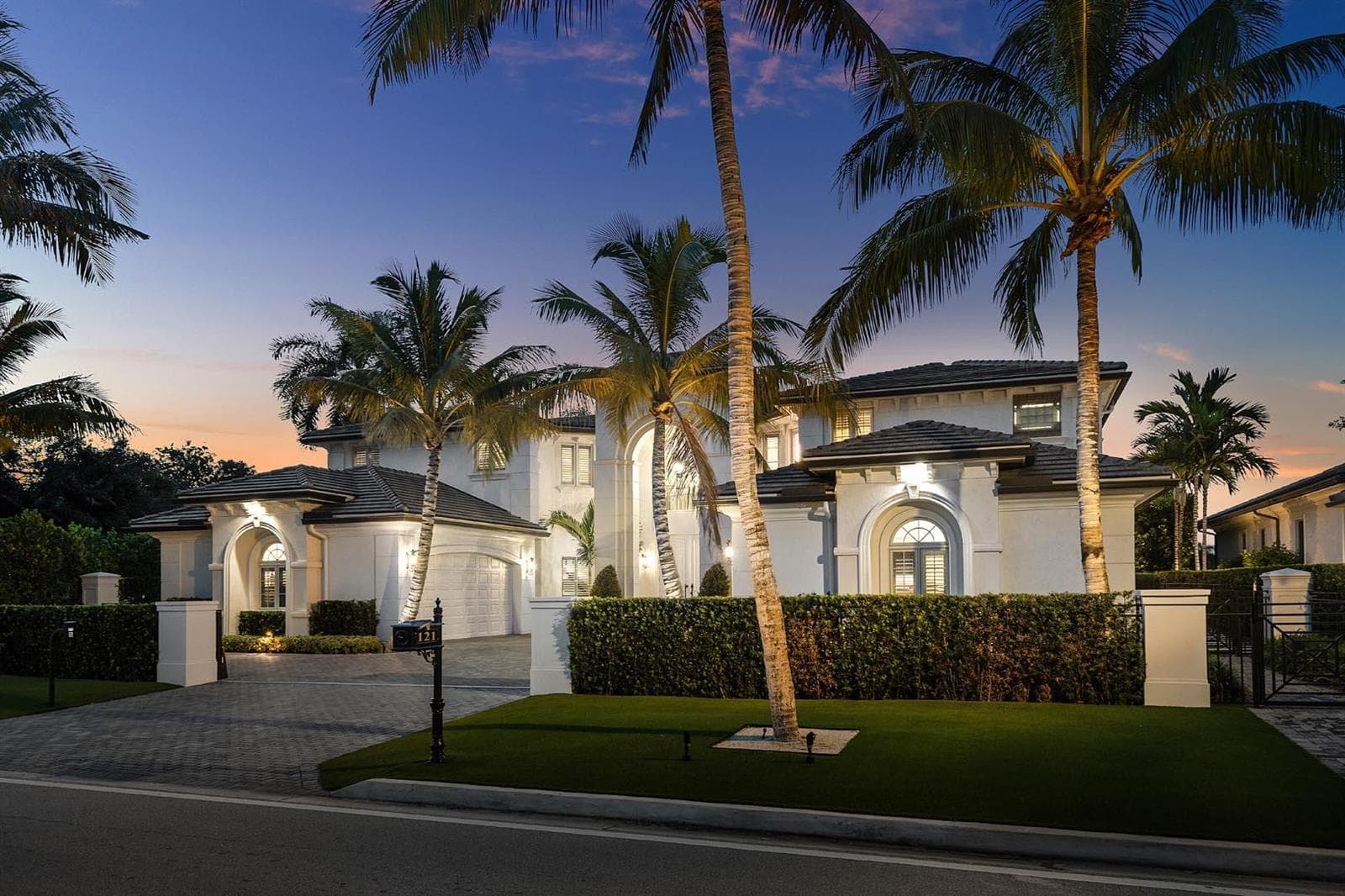 121_Royal_Palm_Way_Dusk_03
