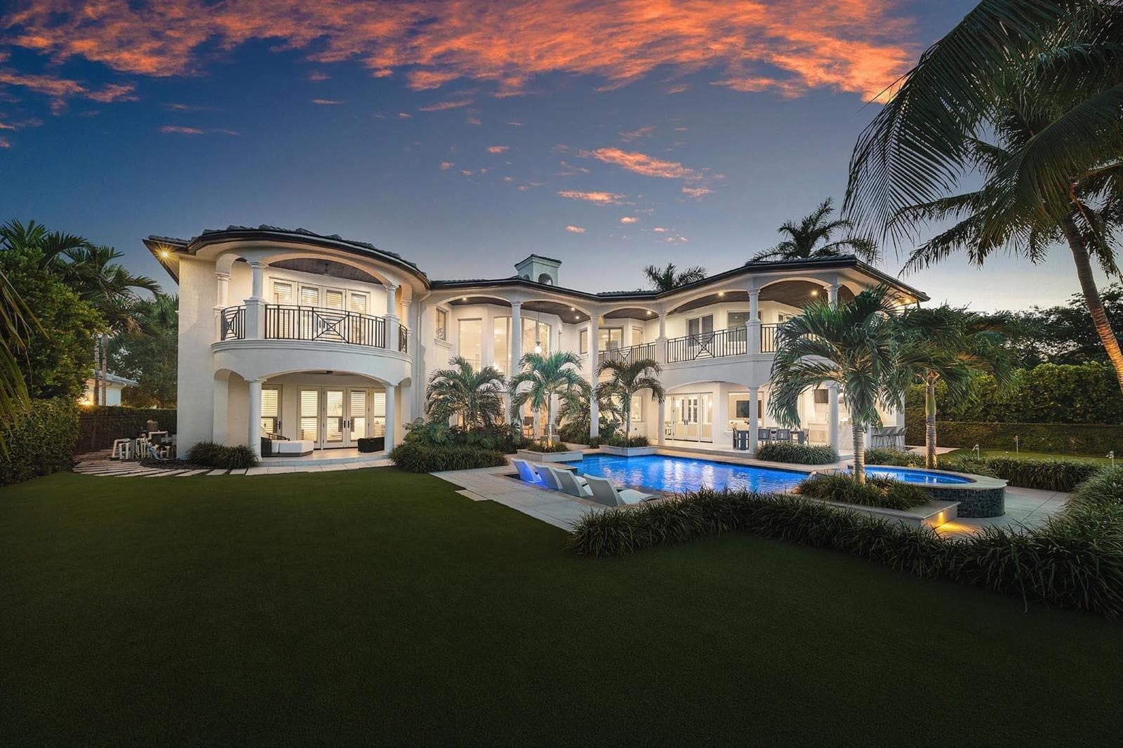121_Royal_Palm_Way_Dusk_05