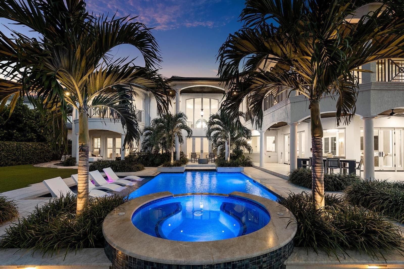 121_Royal_Palm_Way_Dusk_11