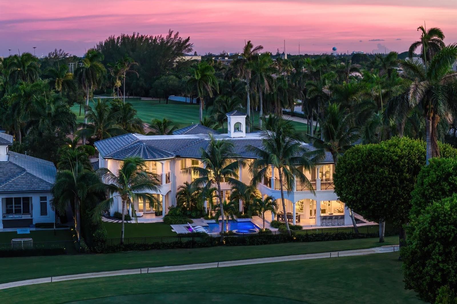 121_Royal_Palm_Way_Dusk_14