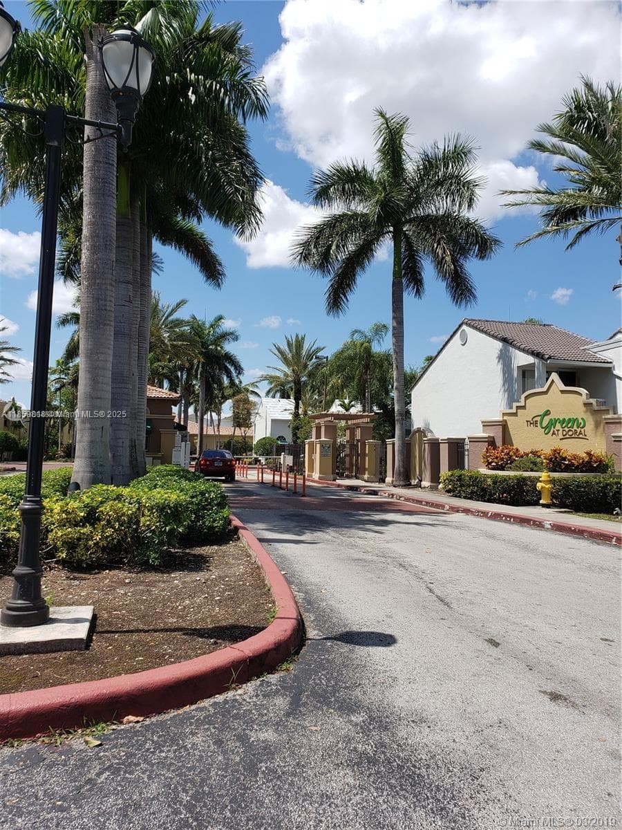 THE GREENS AT DORAL CONDO · #322 in Doral - Photo 4
