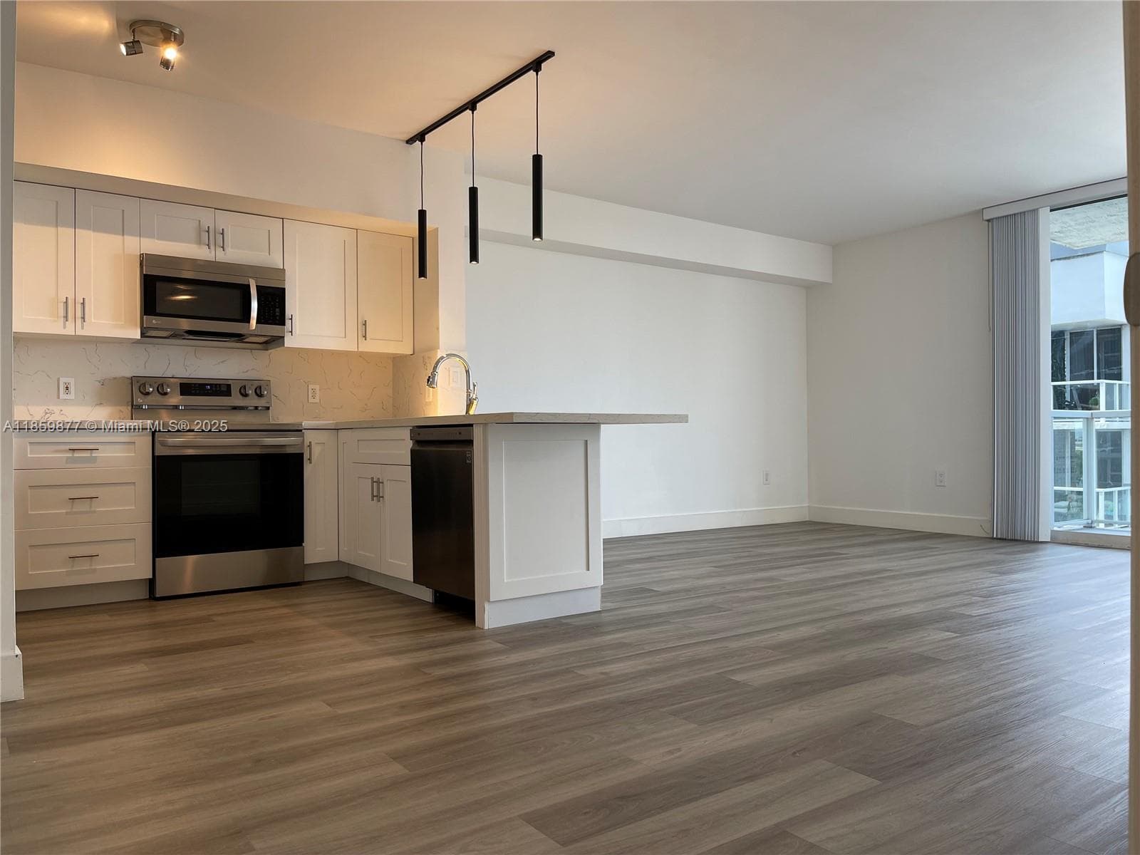 BLUE LAGOON CONDO · #1203 in Miami - Photo 4