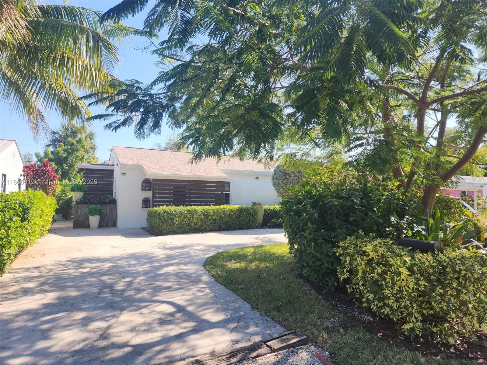 1324 NW 1st Ave photo 2