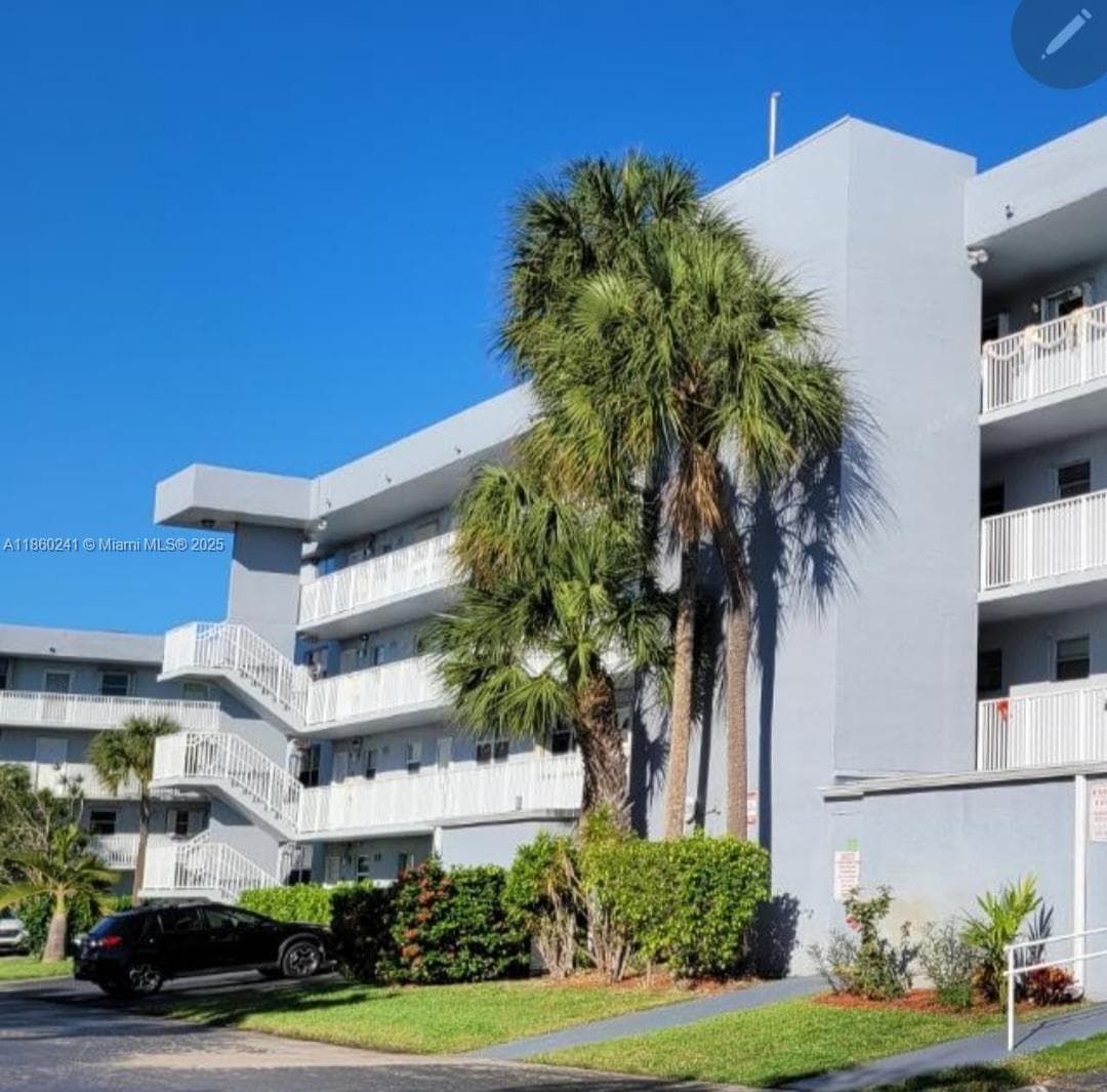 ROYAL PARK CONDO · #3B in Oakland Park - Photo 1