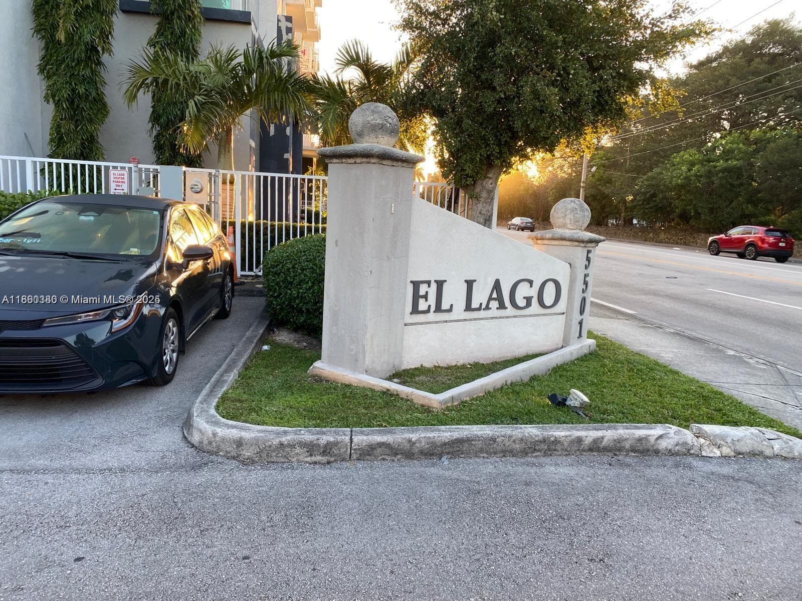 EL LAGO CONDO · #W112 in Miami - Photo 1