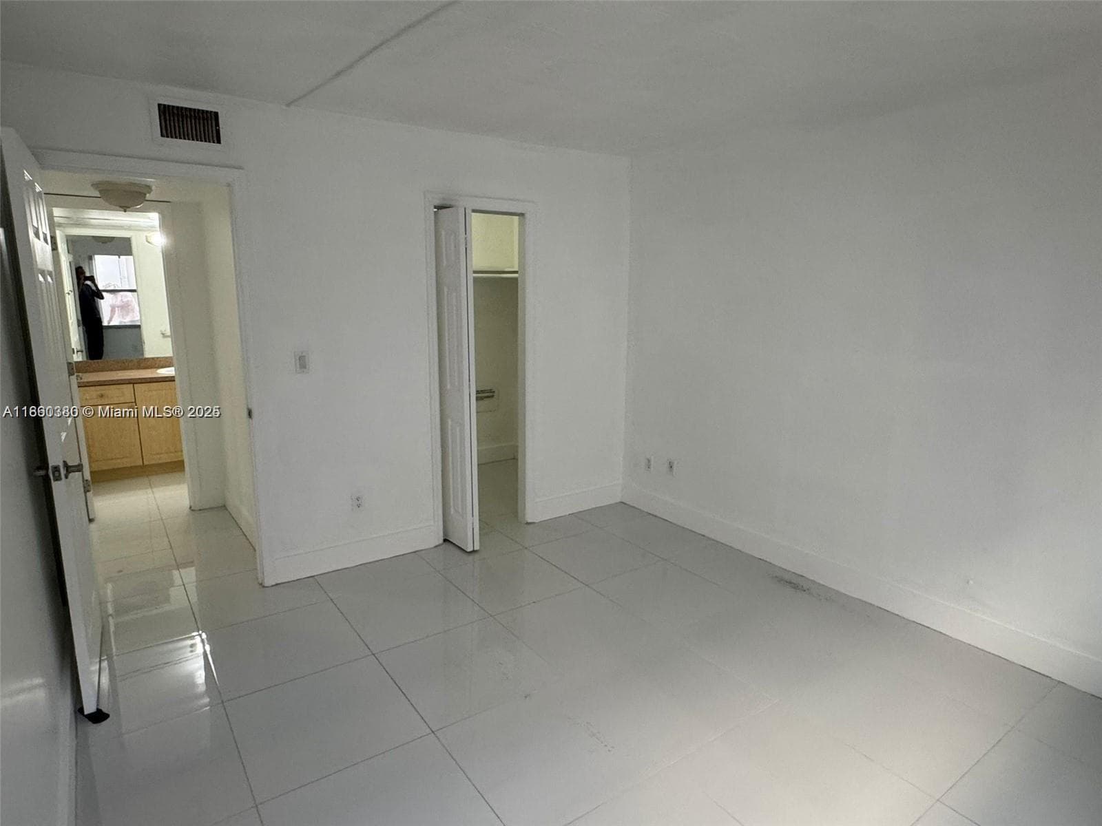EL LAGO CONDO · #W112 in Miami - Photo 11