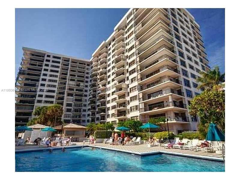 HAMPTON BEACH CLUB CONDO · #201 in Lauderdale By The Sea - Photo 5