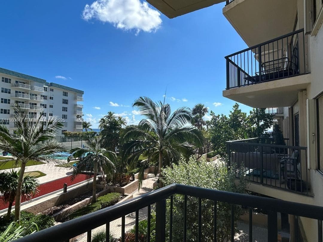 HAMPTON BEACH CLUB CONDO · #201 in Lauderdale By The Sea - Photo 10