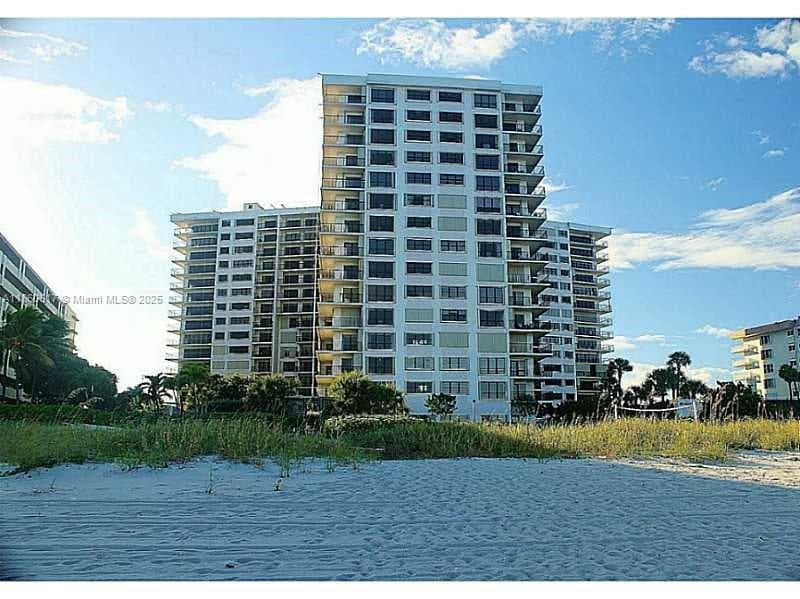 HAMPTON BEACH CLUB CONDO · #201 in Lauderdale By The Sea - Photo 4