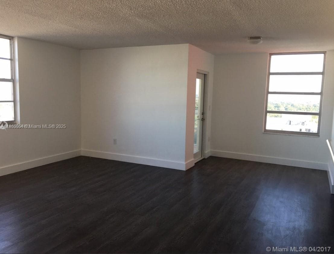BUCKLEY TOWERS CONDO - EA · #1625W in Miami - Photo 8