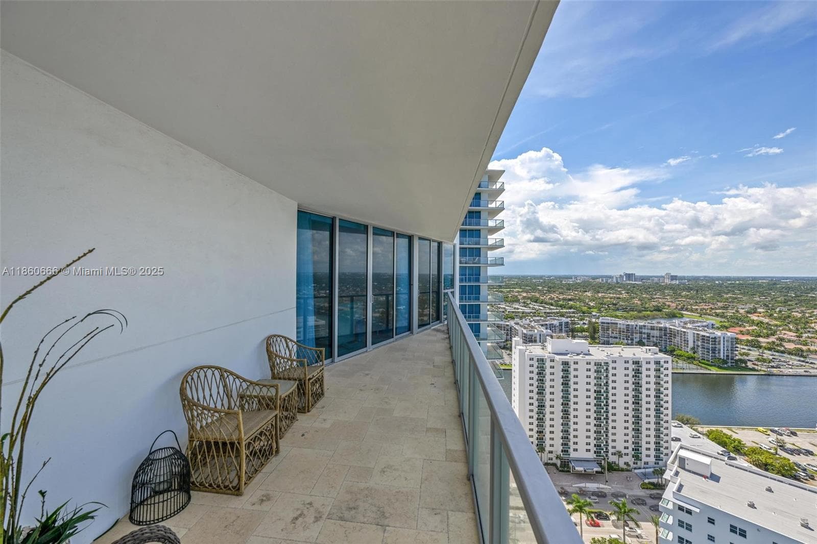 OCEAN PALMS CONDO · #2807 in Hollywood - Photo 32