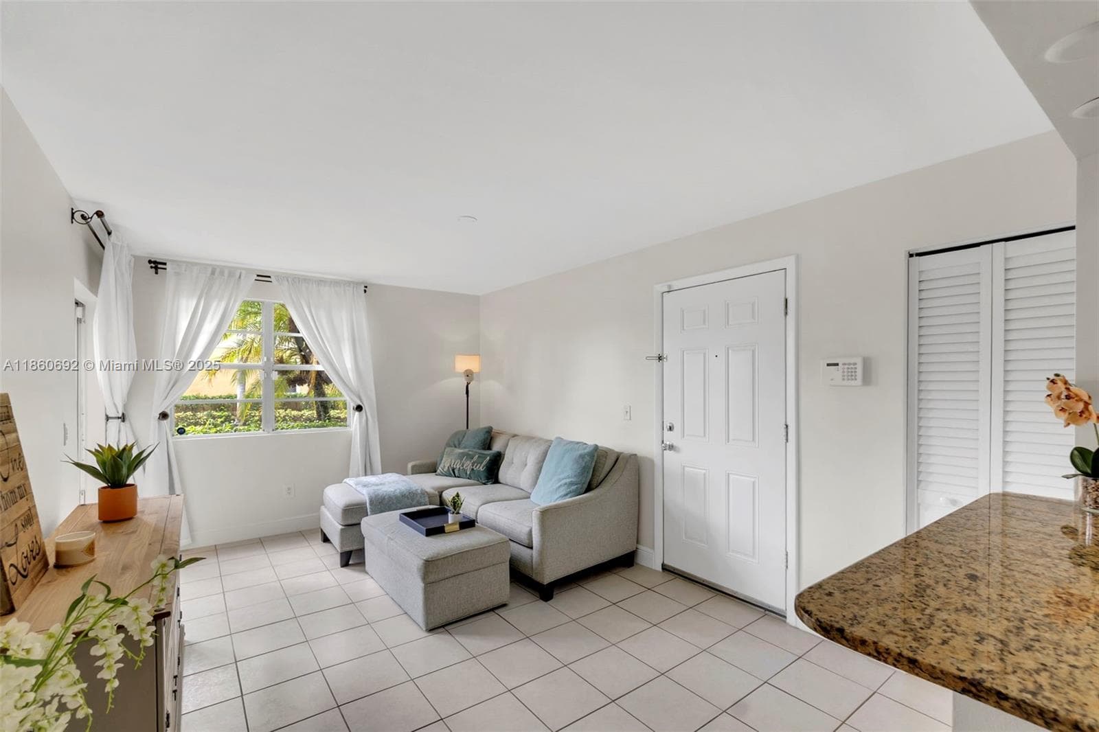Royal Poinciana · #1811 in Pompano Beach - Photo 5
