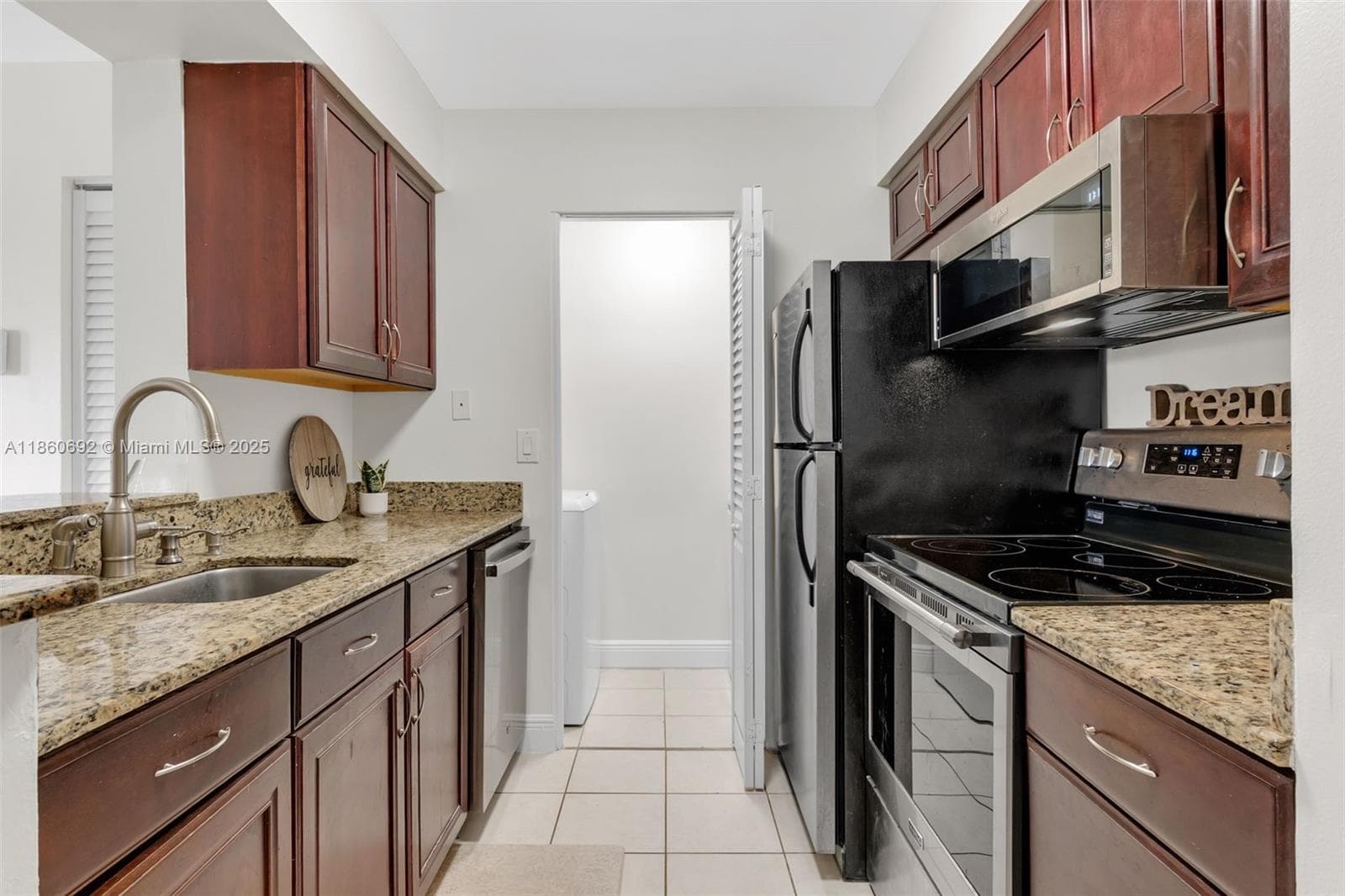 Royal Poinciana · #1811 in Pompano Beach - Photo 9