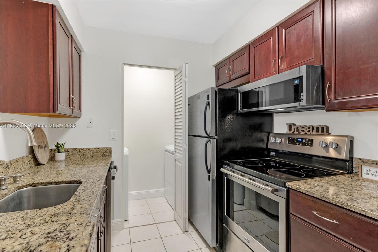 Royal Poinciana · #1811 in Pompano Beach - Photo 10